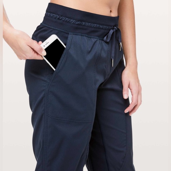 Lululemon Dance Studio Crop *25" Size 2
True Navy - Picture 2 of 10